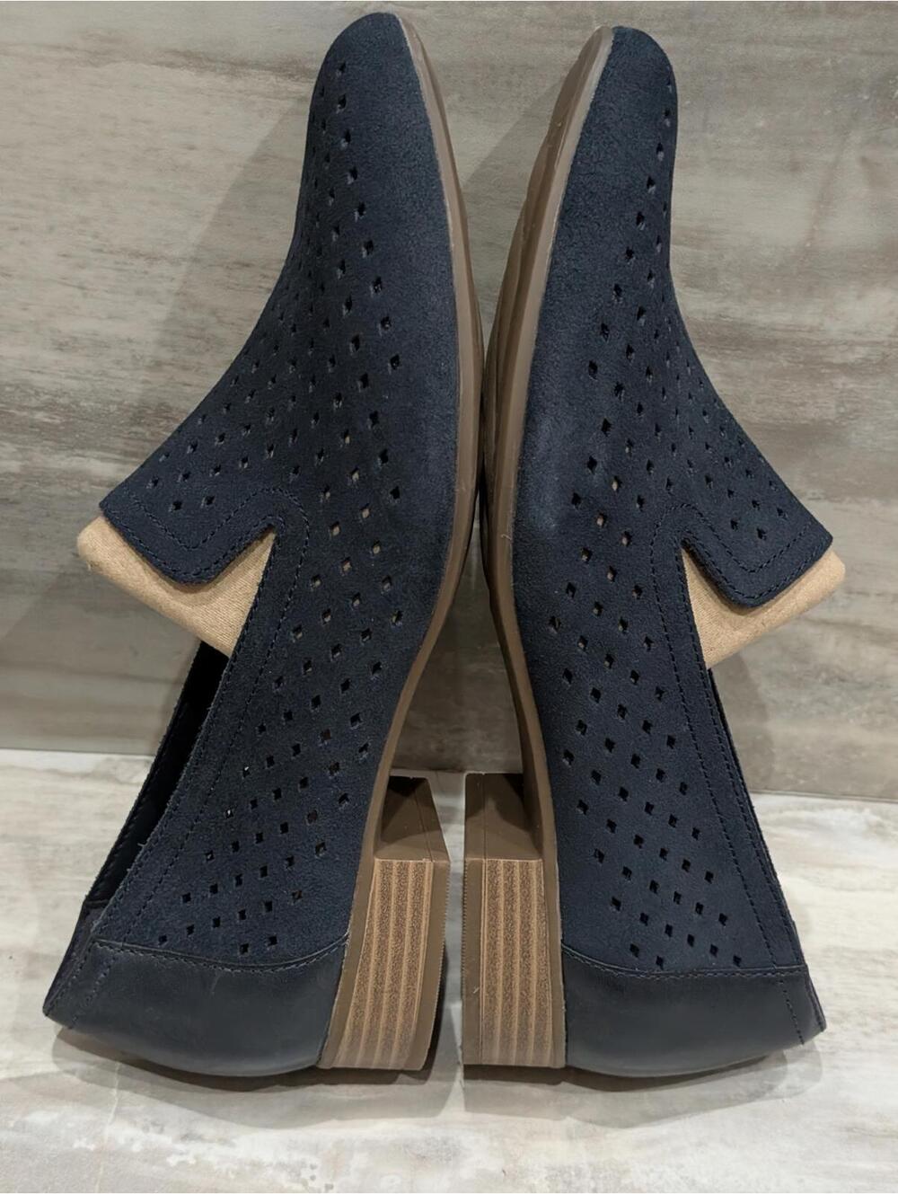 Clarks Collection Perforated Navy Blue Slip-On Loafers Size 10 M - Picture 4 of 7